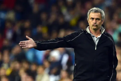 Jose Mourinho souligne qu’il est le seul entraîneur à avoir rmeporté le titre de dans les trois principaux pays européens (Espagne, Italie, Angleterre).