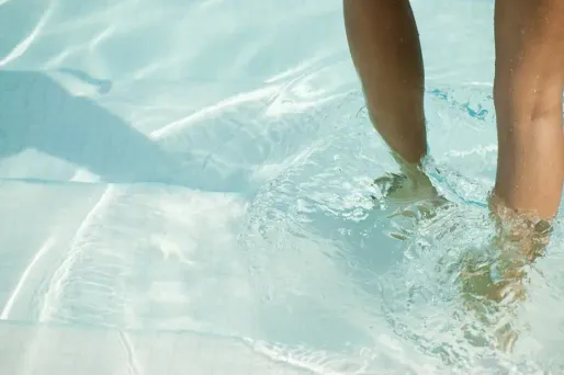 Une fillette de 11 ans est morte vendredi après-midi dans le Lot-et-Garonne, apparemment après s'être noyée dans la piscine privée d'un club de vacances de Nérac.