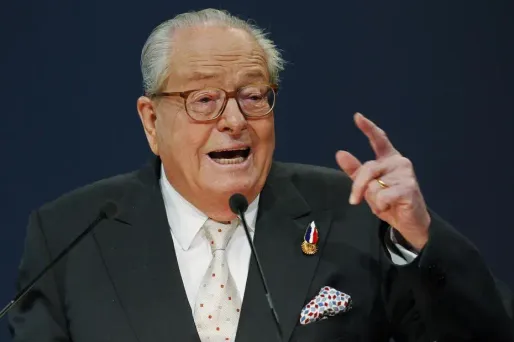 Le Pen provoque Mouloud Achour