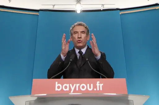 Modem: Bayrou tente de recoller les morceaux
