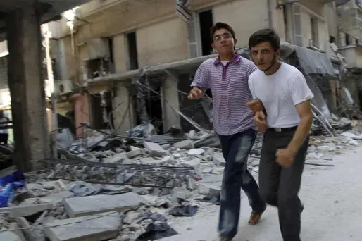 Dans plusieurs quartiers de la ville d'Alep, les bâtiments sont éventrés.