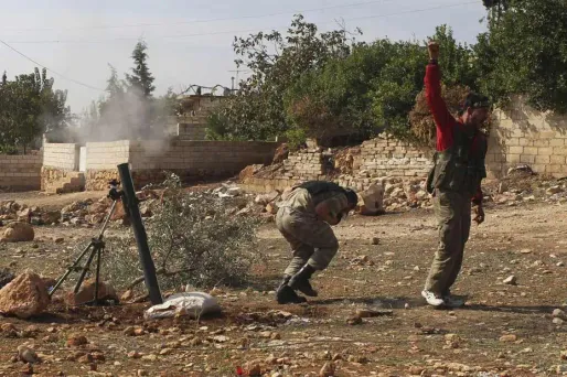 Les violences ont repris de plus belle en Syrie, où la trêve négociée par l'émissaire de l'ONU a volé en éclats au bout de quelques heures seulement;