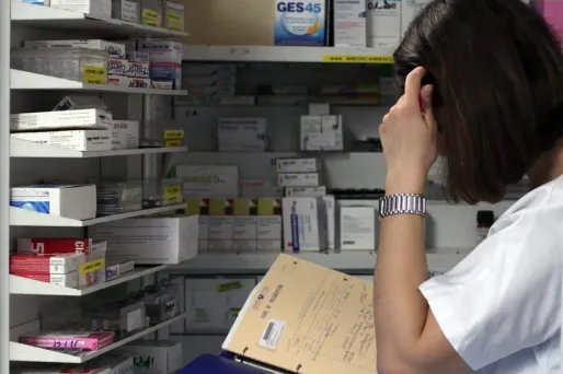 Le buflomédil doit être retiré du marché en raison d'effets indésirables, estime la revue Prescrire.