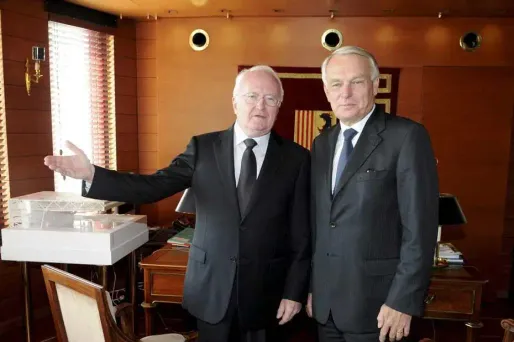 Jean-Marc Ayrault s'entretient avec Michel Vauzelle, le président PS de la région Paca.