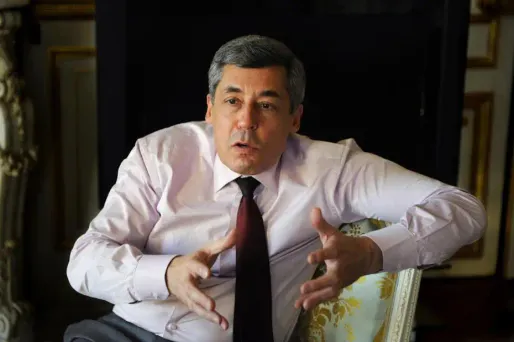 Le député UMP Henri Guaino "pense" qu'il va voter la création des emplois d'avenir pour jeunes non qualifiés, même si le texte gouvernemental lui paraît "mal fait".