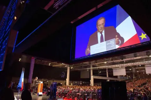 Hollande veut un "pacte" de compétitivité