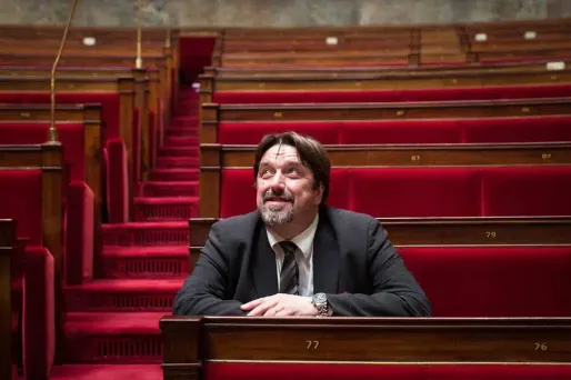 Au début des années 2000, Michel Pouzol vivait avec sa femme et trois enfants dans un préfabriqué de 20 mètres carré.