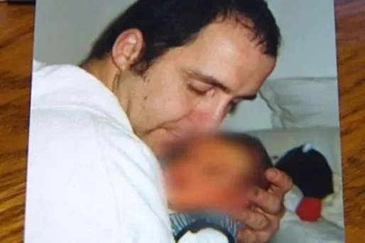 Lionel Gilberti dit avoir cessé d'envoyer la pension alimentaire par "protestation".