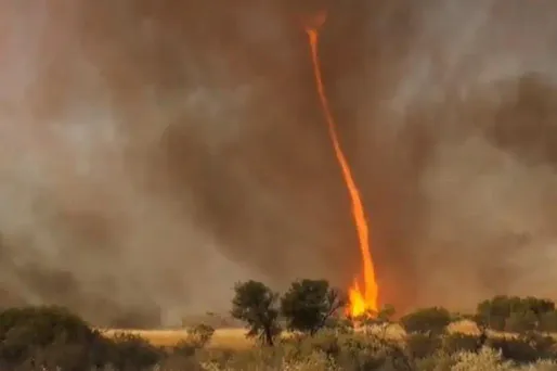 Une tornade de feu filmée en Australie