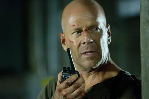 Bruce Willis va porter plainte conte le géant de l'informatique Apple pour pouvoir léguer sa collection de MP3 à ses filles.