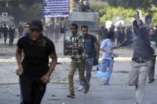 Des heurts ont éclaté près de l'ambassade des Etats-Unis au Caire.