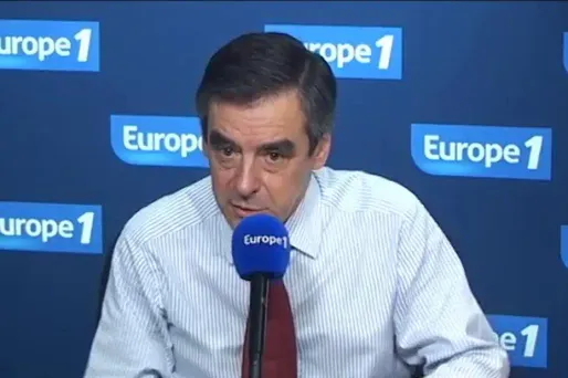 Fillon : "Ayrault sectaire et désemparé"