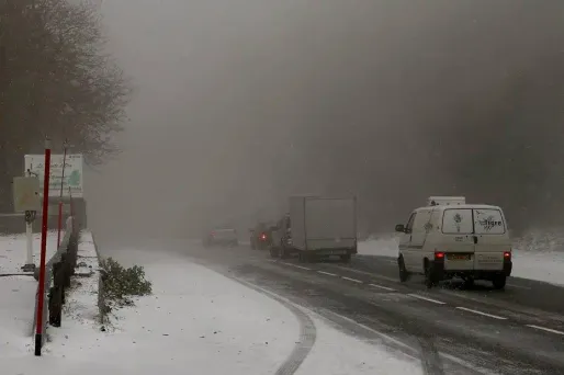 Les premières neiges de la saison sont tombées dimanche en Corse.