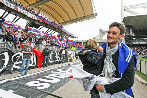 Lyon perd Lloris mais prend la tête