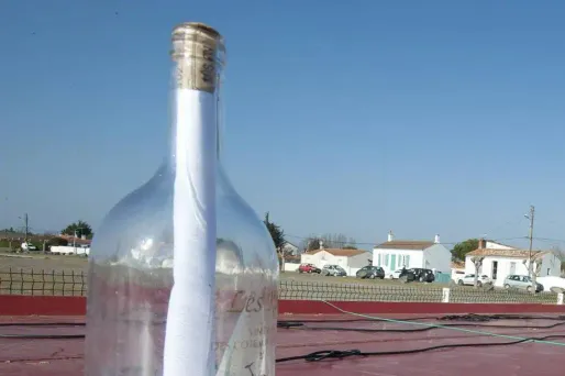 Un Irlandais trouve une bouteille du Canada