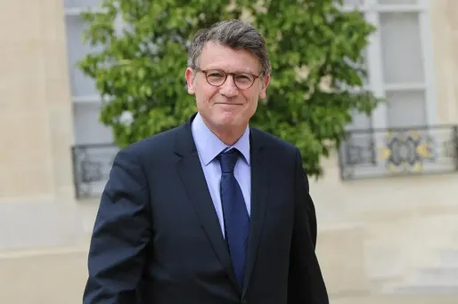 Le ministre de l'Education nationale, Vincent Peillon, a indiqué mercredi qu'il "n'écartait pas la possibilité" d'instaurer un zonage des vacances scolaires d'été.