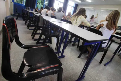 Le Sénat a adopté jeudi une proposition de loi visant à supprimer la loi Ciotti, destinée à lutter contre l'absentéisme scolaire en suspendant les allocations familiales.