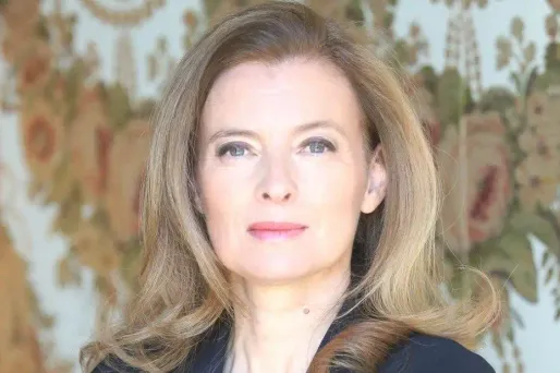 Une arnaque au faux compte Facebook de Trierweiler