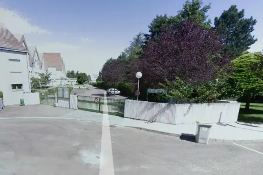 L'entrée du lycée Jean Marc Boivin.