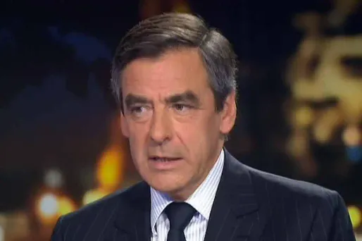 François Fillon attaque avec force le gouvernement.