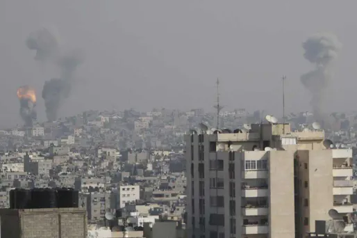 A Gaza, l'atmosphère était saturée de poussière et d'odeurs de brûlé.