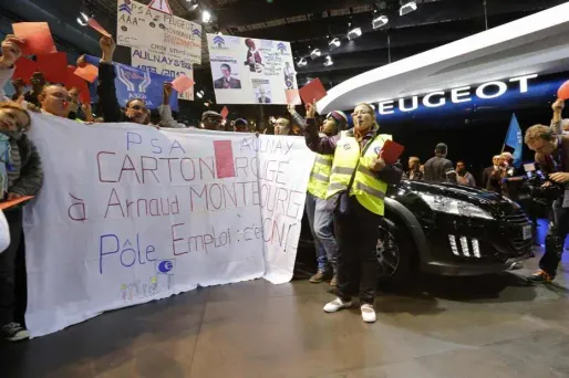 Après un premier rendez-vous manqué, Arnaud Montebourg a rencontré les salariés de PSA au salon de l'Automobile.