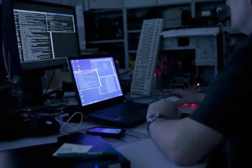 Un hacker de 20 ans arrêté à Amiens