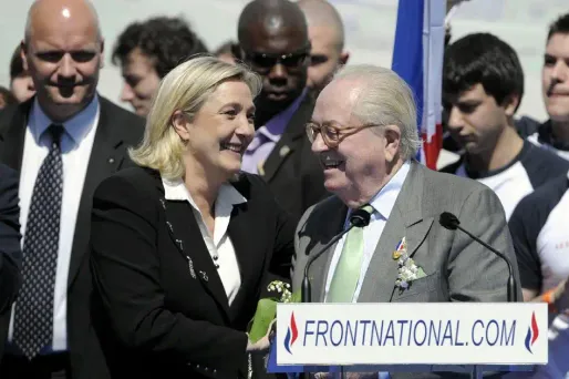 Jean-Marie Le Pen chercherait à affaiblir sa fille Marine.