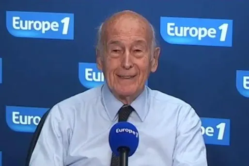 EXCLU - VGE : "c'est exactement le même traité"