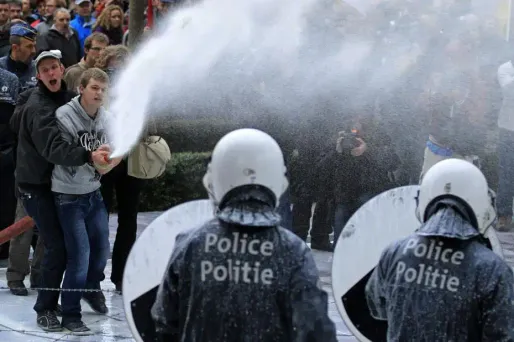 Le Parlement européen aspergé de lait