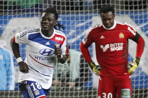 Lyon étrille l'OM et dépasse le PSG