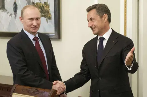Vladimir Poutine a reçu Nicolas Sarkozy, en voyage privé en Russie.