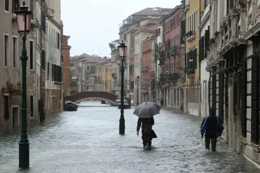 Venise a été inondée dimanche matin.