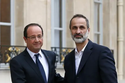 François Hollande a annoncé samedi que la France allait accueillir un ambassadeur de la nouvelle coalition.