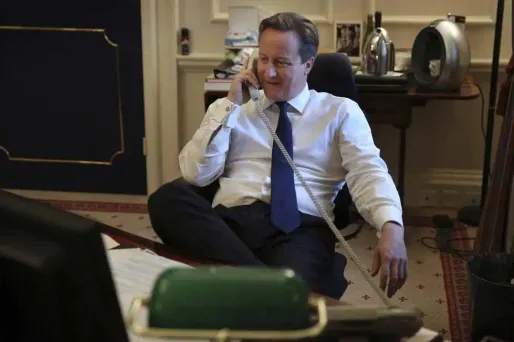 David Cameron, le Premier ministre britannique, s'entretient au téléphone avec Barack Obama.