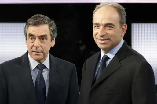 A moins d'une semaine de l'élection du président de l'UMP, les sourires se figent et les attaques se durcissent.