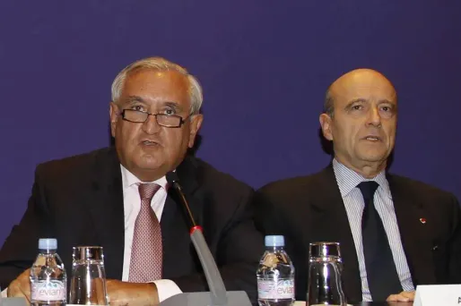 Jean-Pierre Raffarin, Alain Juppé, mais aussi Edouard Balladur, veulent en finir au plus vite avec la crise à l'UMP.