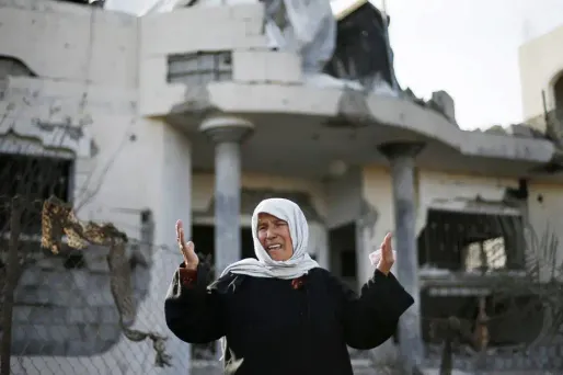 Une femme dans la bande de Gaza crie sa douleur après un bonbardement de l'armée israélienne.