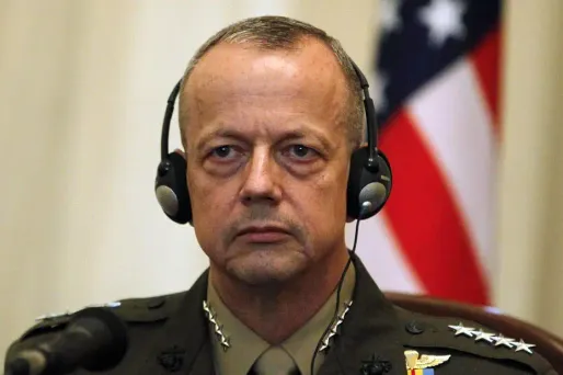 Le FBI a passé au crible entre 20.000 et 30.000 pages de messages, en grande partie des courriels, que se sont échangés entre 2010 et 2012 John Allen et Jill Kelley.