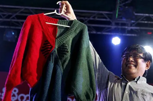 Un pull d'Aung San Suu Kyi aux enchères