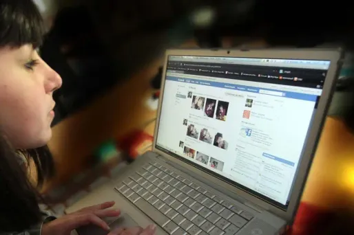 Bientôt des mails à 1 euro sur Facebook ?