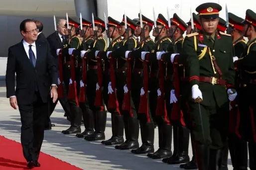 En visite au Laos, François Hollande a dénoncé la "concurrence déloyale" entre l'Europe et l'Asie, en particulier la Chine,