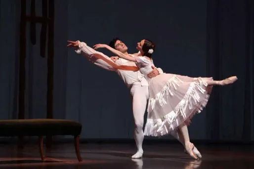 Les danseurs et les choristes de La Scala se sont mis en grève, causant l'annulation d'une représentation.