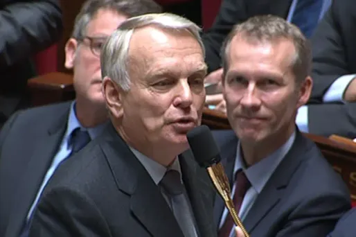 Ayrault moque les divisions de l'UMP