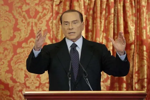 Alors qu’il avait annoncé qu’il serait candidat aux élections législatives, le Cavaliere fait marche arrière.