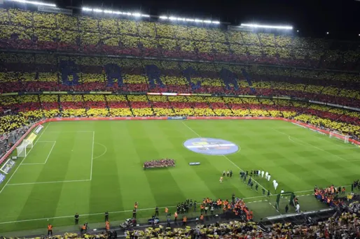 Les supporters du Barça avaient réalisé un impressionnant tifo pro-catalan lors du dernier clasico.