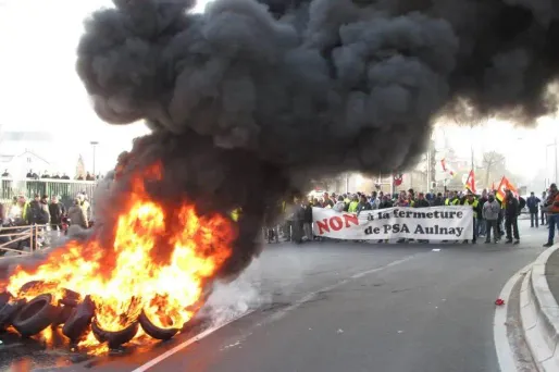 PSA : la colère des salariés à Poissy