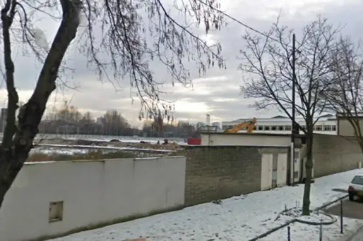 Une dalle en béton s'effondre, un mort