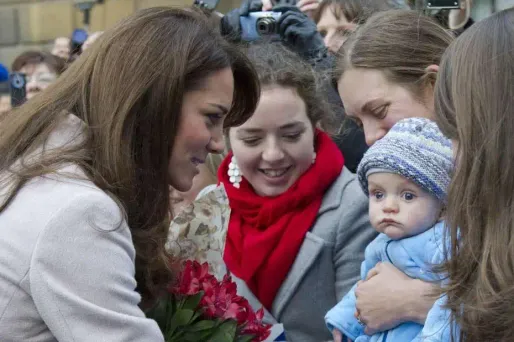 La grossesse de la duchesse de Cambridge est à la Une de tous les journaux britanniques mardi.