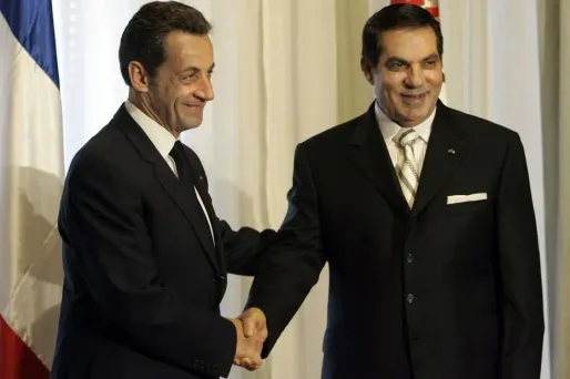 Nicolas Sarkozy et Ben Ali, avant une réunion dans le palais présidentiel de Carthage, en avril 2008.